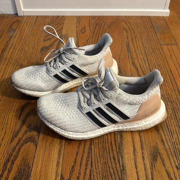 ADIDAS ULTRABOOST SNEAKERS - size 5.5 - Picture 3 of 7